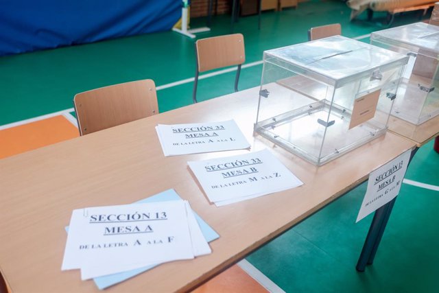Imatge de recurs d'una mesa electoral