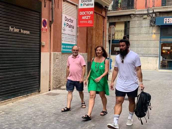 La candidata socialista al Congreso por Baleares llega a la sede del PSIB en Palma