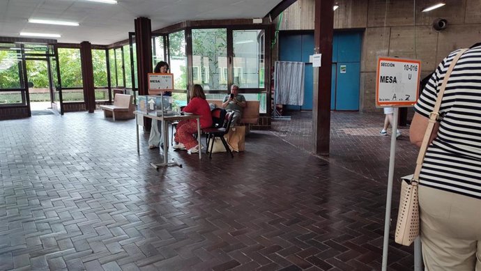 Colegio electoral en Oviedo. Elecciones generales 23 de julio.