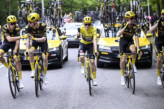 Jonas Vingegaard celebrando su victoria en el Tour de Francia 2023