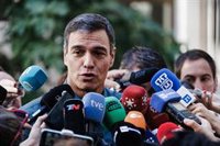 Sánchez llega a la sede del PSOE en Ferraz para seguir el desenlace de la noche electoral