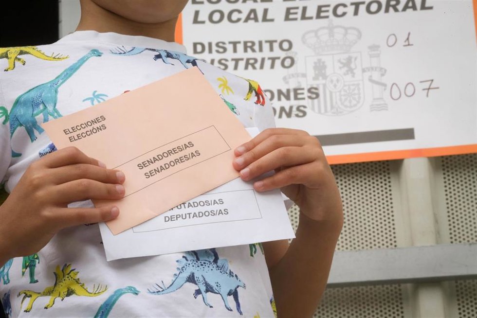 Papeletas electorales para las elecciones generales.