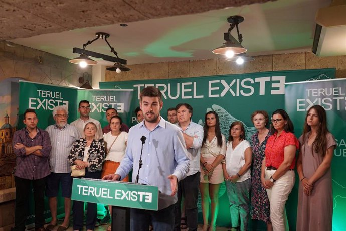 El candidato de Teruel Existe al Congreso por la provincia, Diego Loras, en su sede.