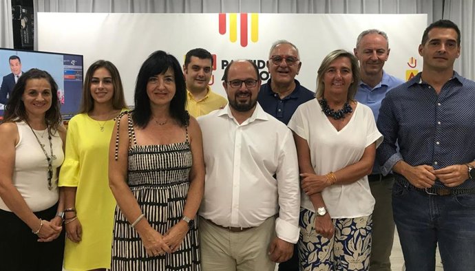 Miembros de las candidaturas del PAR en su sede.