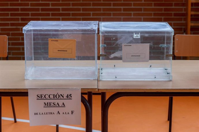 Mesa electoral del CEIP Emperador Carlos V de Getafe que este año actúa como colegio electoral para las elecciones generales 23J, a 22 de julio de 2023, en Getafe, Madrid (España). 