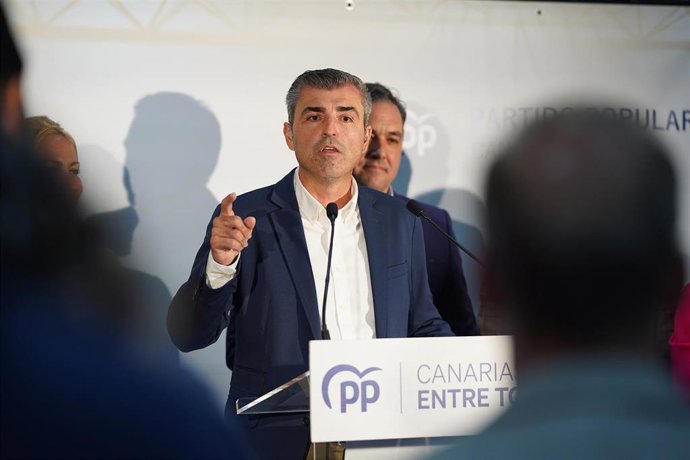 Archivo - El candidato del PP a la Presidencia de Canarias, Manuel Domínguez, interviene durante el seguimiento de la jornada electoral en la sede del PP Canarias, a 28 de mayo de 2023, en Santa Cruz de Tenerife, Tenerife, Canarias (España). Hoy, 28M, s