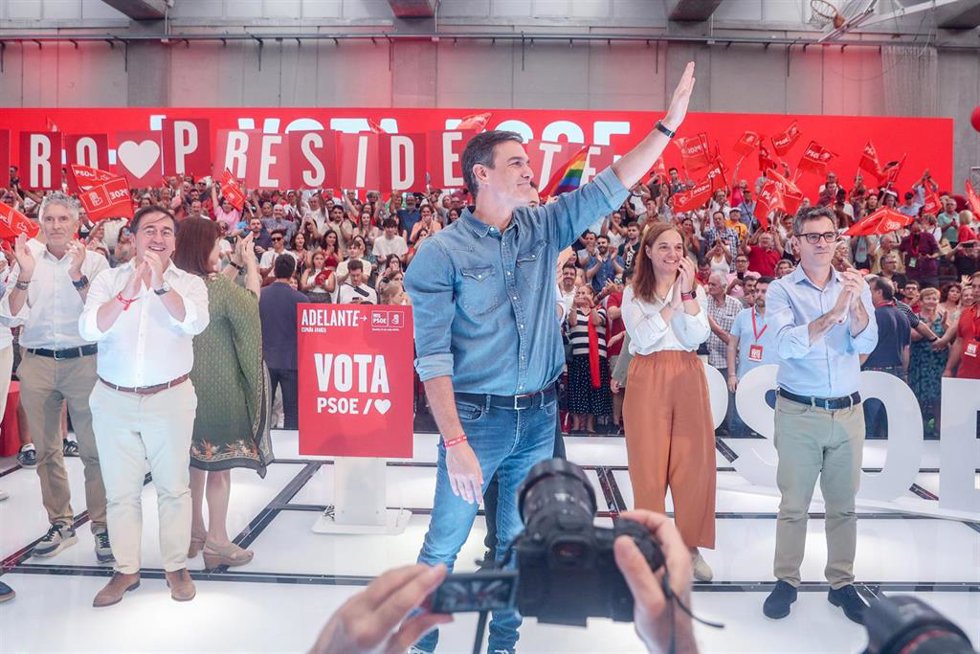  Fernando Grande-Marlaska, José Manuel Albares, el presidente del Gobierno y candidato a la reelección por el PSOE, Pedro Sánchez, la alcaldesa de Getafe y secretaria general del PSOE Getafe, Sara Hernández