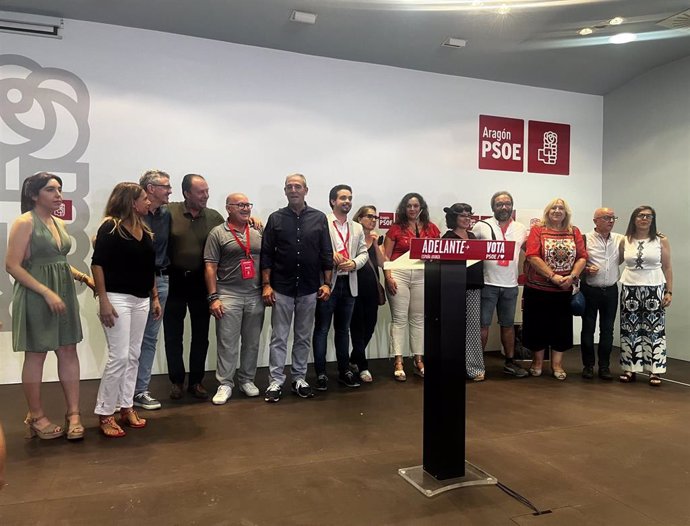 Los candidatos socialistas, en la sede.