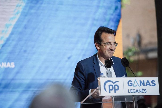 Archivo - El candidato del PP a la Alcaldía de Leganés, Miguel Ángel Recuenco, interviene durante un mitin de campaña del PP