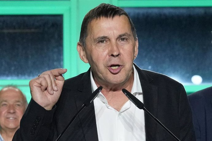 El coordinador general de EH Bildu, Arnaldo Otegi, durante el seguimiento de la jornada electoral de los comicios generales en sede de EH Bildu, a 23 de julio de 2023, en San Sebastián, Guipúzcoa, País Vasco (España).