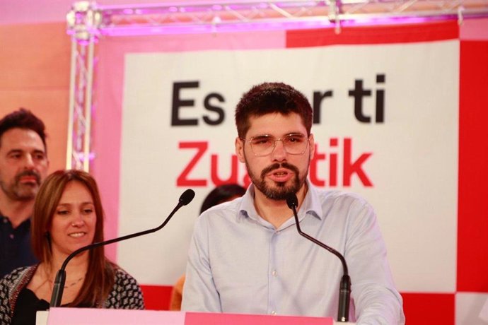 El diputado electo de Sumar por Bizkaia al Congreso, Lander Martínez, en la noche electoral