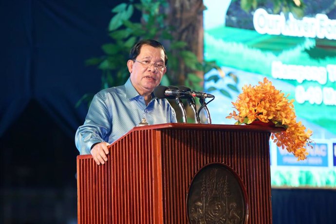 Archivo - El primer ministro de Camboya, Hun Sen