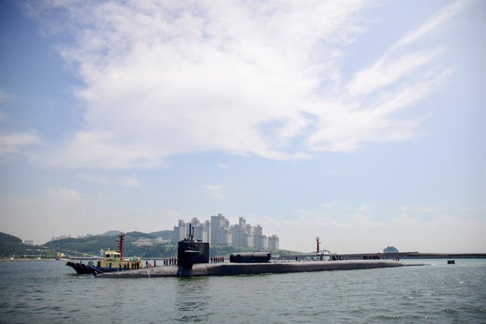 Archivo - July 13, 2016 - Busan, Korea - The USN Ohio-class nuclear-powered fleet ballistic guided-missile submarine USS Ohio arrives at the Republic of Korea Fleet Base for a regular port visit July 13, 2016 in Busan, Korea.