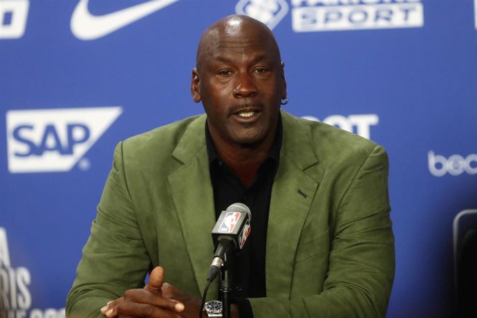 Archivo - El exjugador de baloncesto Michael Jordan, en una rueda de prensa.