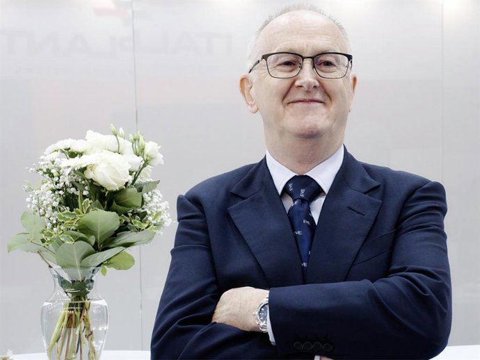 Alexander Holden, SVP of the International OEM Department at EVE Energy