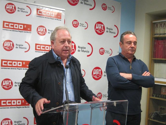 Archivo -    Los secretarios generales regionales de UGT, Antonio Jiménez, y de CCOO, Santiago Navarro