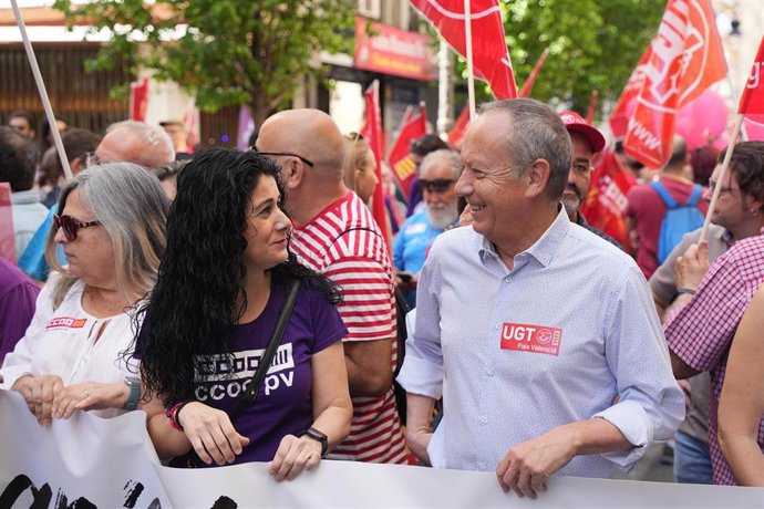 Archivo - La secretaria general de CCOO PV, Ana García, y el secretario general de UGT PV, Ismael Sáez, durante a manifestación por el Día Internacional de los Trabajadores, a 1 de mayo de 2023