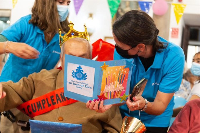 Actividad Con Mayores Realizada En La Residencia San Juan De Dios (Sevilla).