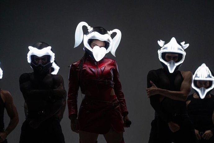 Archivo - La cantante Rosalía actúa dentro de su gira Motomami Tour en el Palau Sant Jordi, a 23 de julio de 2022, en Barcelona