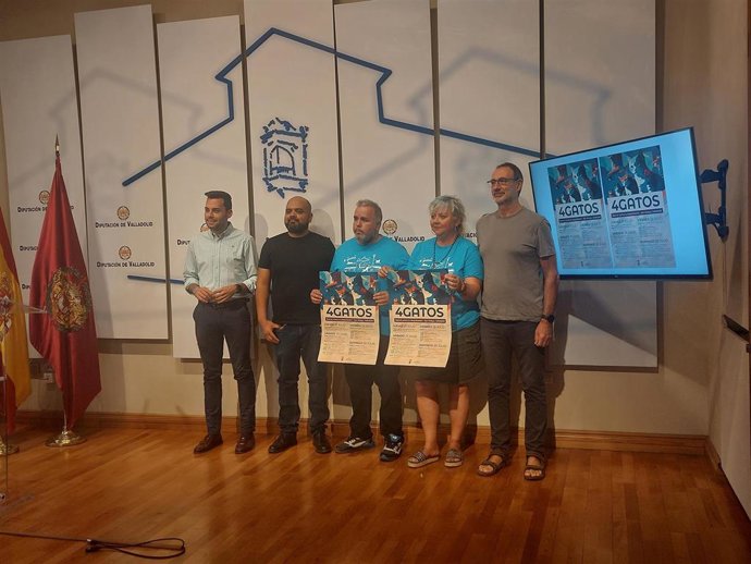 Presentación del festival '4 gatos' por parte del diputado de empleo, desarrollo económico y reto demográfico, Roberto Migallón, la alcaldesa de San Pelayo, Elisa Cerrillo y el concejal del municipio, Ricardo Hernández.