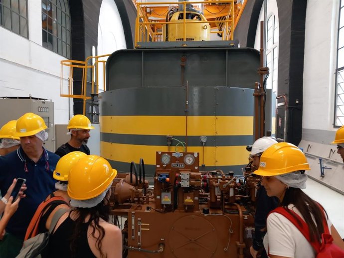Momento de la visita a la Central Hidráulica de Camarasa (Lleida).