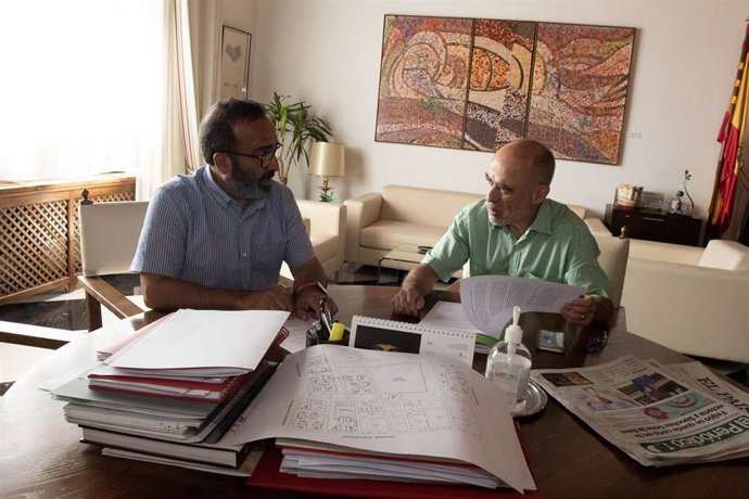 El presidente de la Diputación de Cáceres, Miguel Ángel Morales, se reúne con el gerente de Felcode, Antonio Fuentes