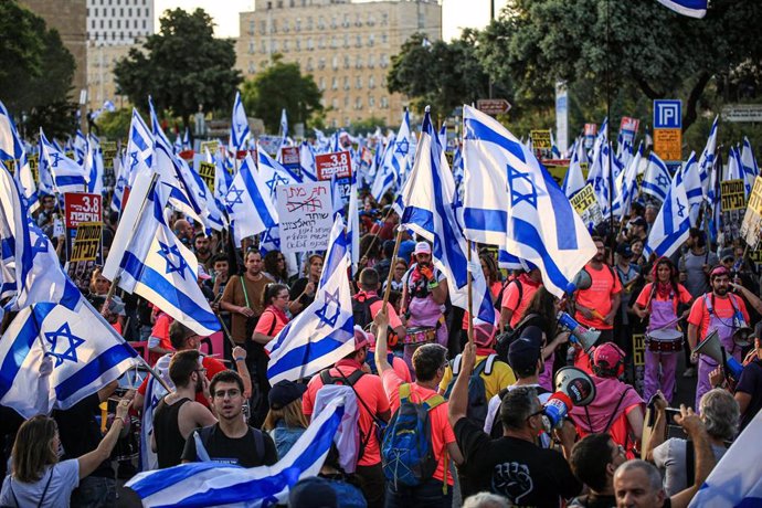 Archivo - Manifestantes en Jerusalén contra la propuesta de reforma judicial planteada por el Gobierno de Israel