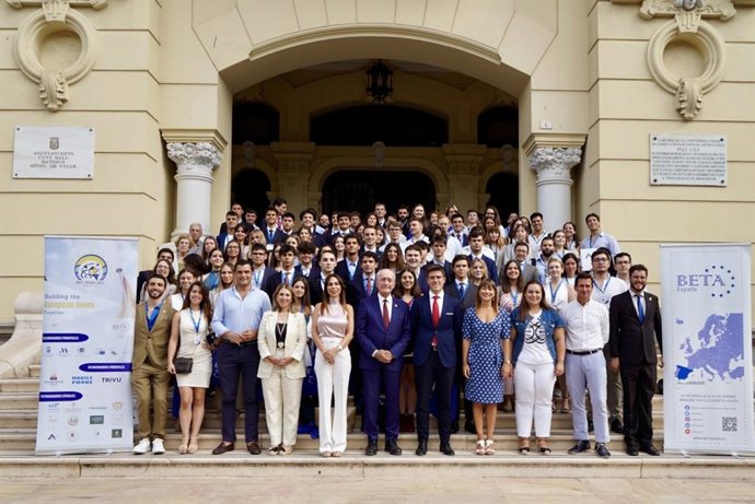 Recibimiento en Málaga de los jóvenes participantes del Modelo de la Unión Europea en España 2023