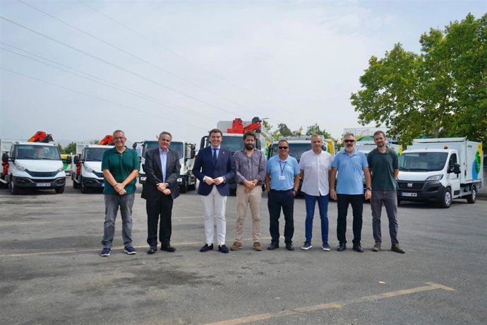 Presentación de los nuevos vehículos y trabajadores incorporados a Emaya.