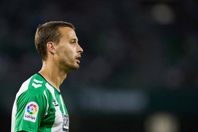 Archivo - Sergio Canales of Real Betis looks on during the spanish league, La Liga Santander, football match played between Real Betis and Real Sociedad at Benito Villamarin stadium on April 25, 2023, in Sevilla, Spain.