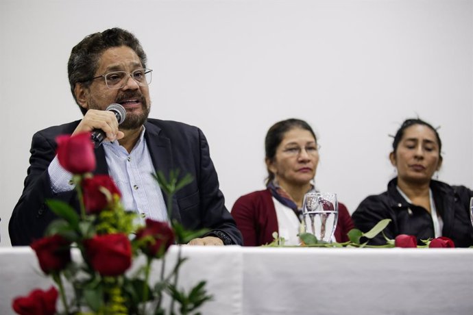 Archivo - BOGOTA, Sept. 2, 2017  Former rebel leader and spokesman Luciano Marin Arango (L), alias ''Ivan Marquez'', addresses a press conference in Bogota, capital of Colombia, on Sept. 1, 2017. Members of the defunct Revolutionary Armed Forces of Colo