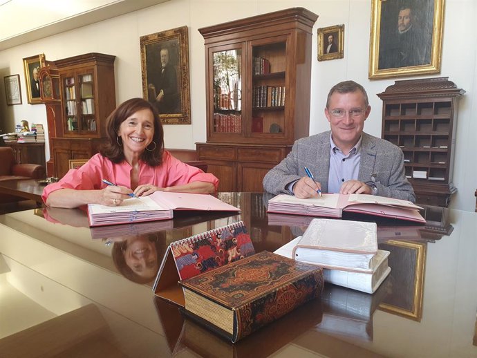 Moment de la signatura del conveni