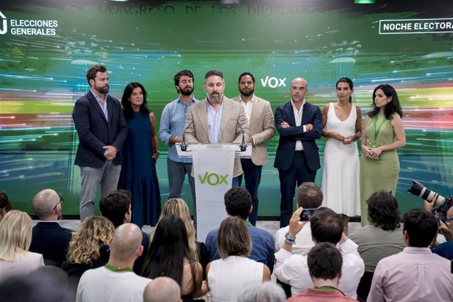 El presidente de Vox, Santiago Abascal, acompañado de miembros de su partido tras las elecciones generales del 23 de julio