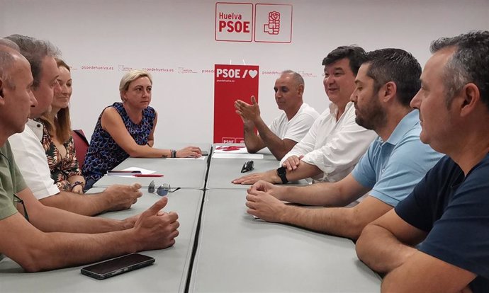 El Grupo Municipal Socialista en el Ayuntamiento de Huelva ha mantenido un encuentro con la Asociación de detallistas del Mercado de San Sebastián.