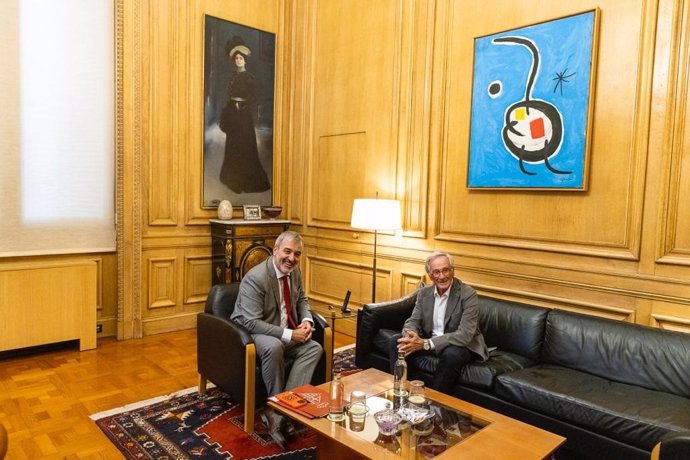 El alcalde de Barcelona, Jaume Collboni, y el líder de Trias per Barcelona, Xavier Trias, se reúnen en el Ayuntamiento en el marco de una ronda de contactos para abordar la gobernabilidad de la ciudad.