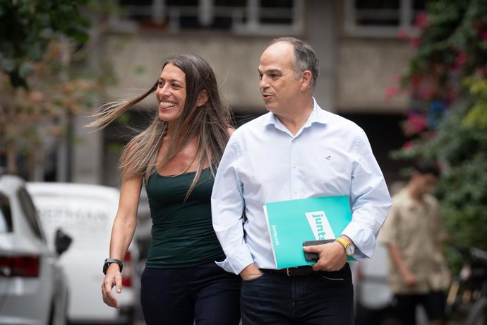 La candidata número 1 de Junts per Catalunya per Barcelona al Congrés dels Diputats, Míriam Nogueras, i el secretari general de Junts per Catalunya, Jordi Turull, a la seva arribada a una reunió del partit per valorar els resultats de les eleccions de