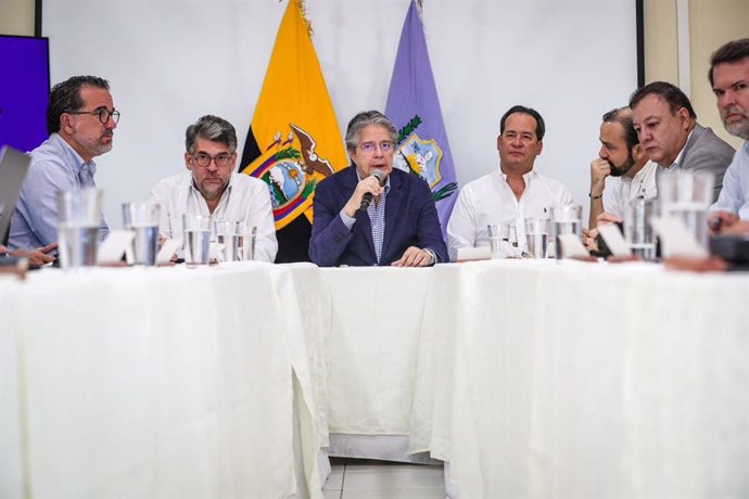 El presidente de Ecuador, Guillermo Lasso, en el Comité de Seguridad que ha establecido un estado de excepción y toque de queda en varias provincias por el aumento de la violencia