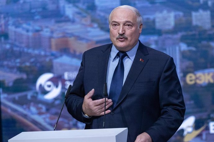 Archivo - MOSCOW, May 25, 2023  -- Belarusian President Alexander Lukashenko delivers a speech during the plenary session of the second Eurasian Economic Forum of the Eurasian Economic Union in Moscow, Russia, May 24, 2023. The second Eurasian Economic 