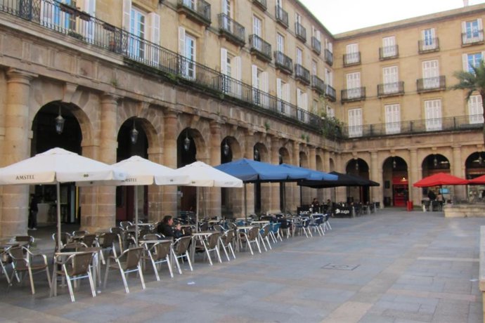 Archivo - Terrazas En La Plaza Nueva