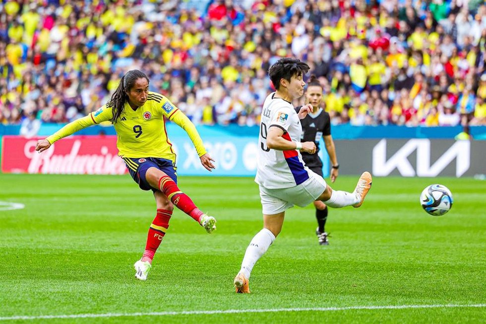 Una imagen del duelo entre Corea y Colombia del Mundial Femenino de la FIFA.
