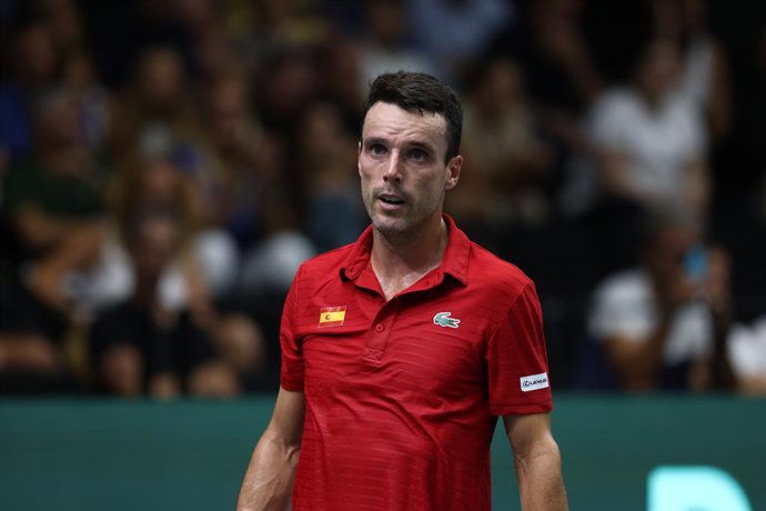 Archivo - Roberto Bautista Agut of Spain in action against Seong Chan Hong of Korea during the Davis Cup by Rakuten 2022, Finals Group B, tennis match 1 played between Spain and Korea at Fuente de San Luis pavilion on September 18, 2022, in Valencia, Sp