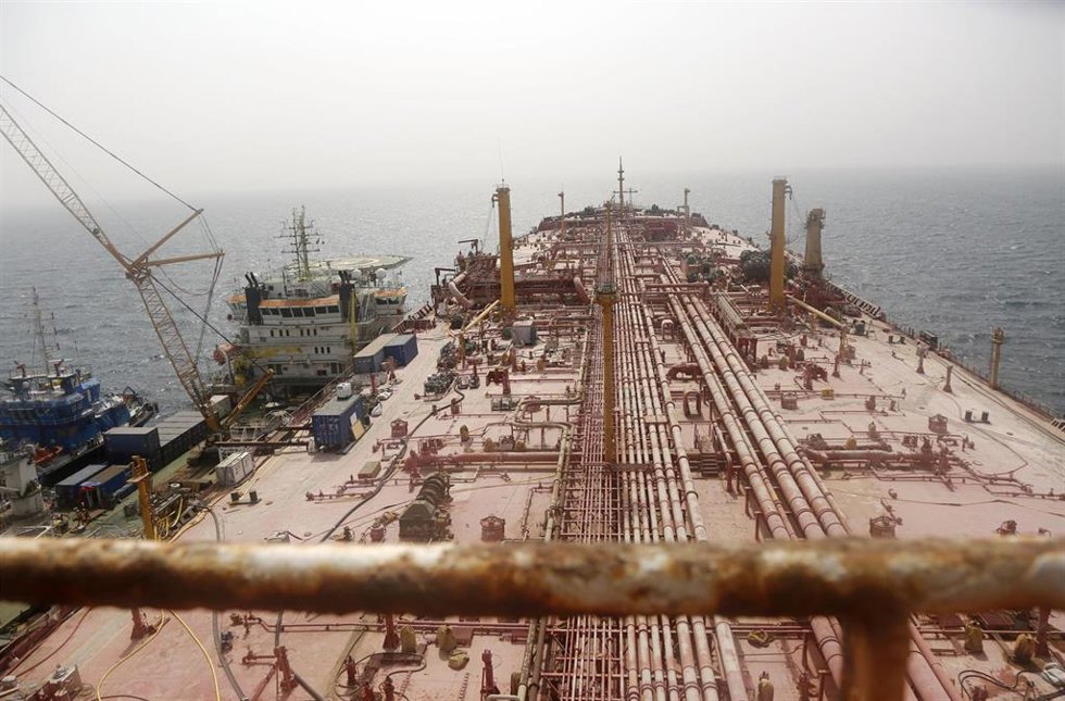 Archivo - Imagen del petrolero 'Safer', varado en Yemen desde el inicio de la guerra en 2015