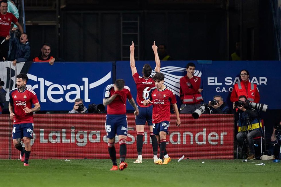 Archivo - Los jugadores de Osasuna celebran un gol en un partido de LaLiga 2022-2023