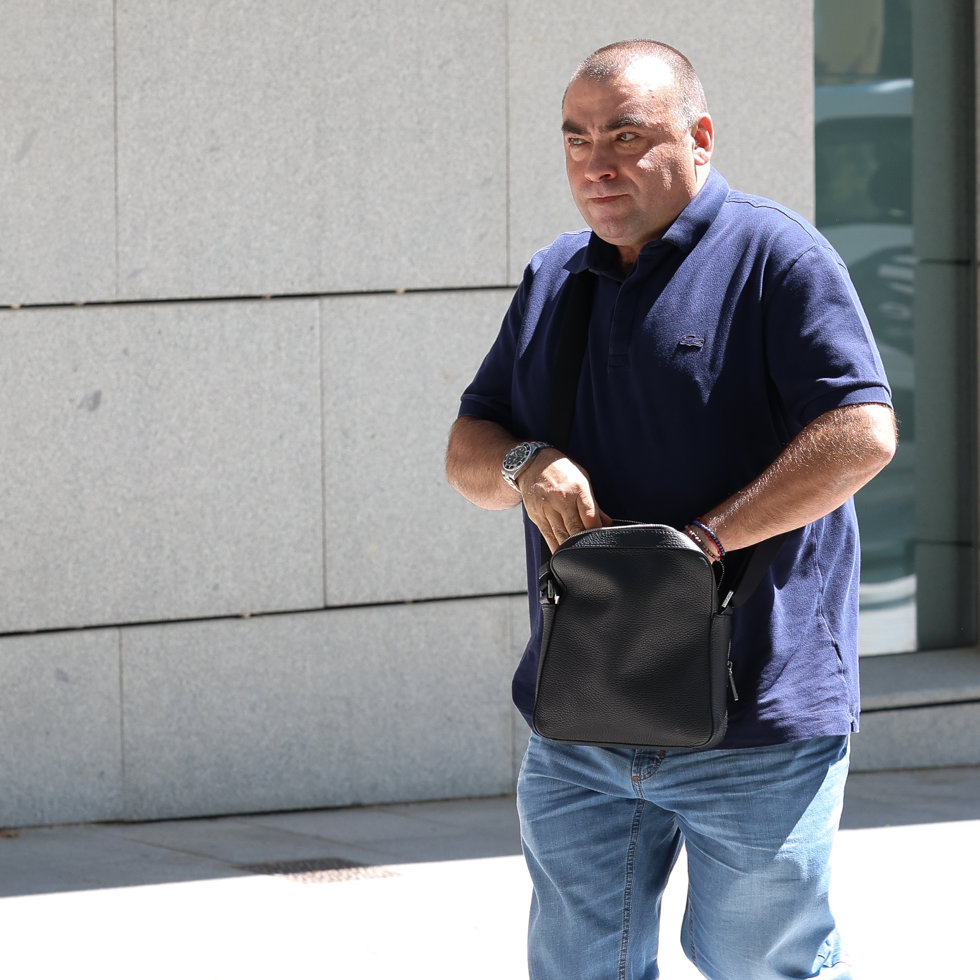 La mano derecha de José Luis Moreno, Antonio Aguilar,  a su llegada a la sede de la Audiencia Nacional, a 25 de julio de 2023, en Madrid (España). 