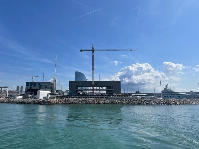 Nuevo edificio Mirador ubicado encima de la rambla de la Nova Bocana, en el Puerto de Barcelona
