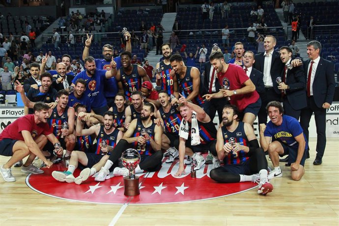Archivo - Los jugadores del Bara celebrando el título de la Liga Endesa de baloncesto 2022-2023