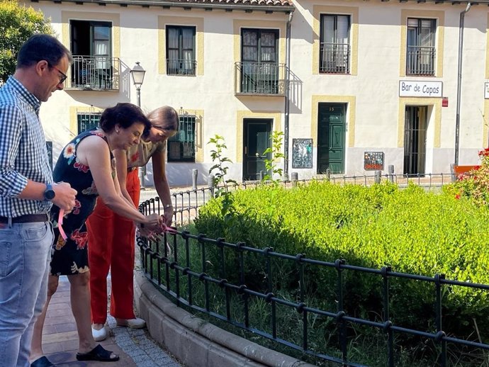 Reyes Maroto, Daniel Biondi y Soledad Murillo en el acto en la Plaza de las Mujeres de Vicálvaro