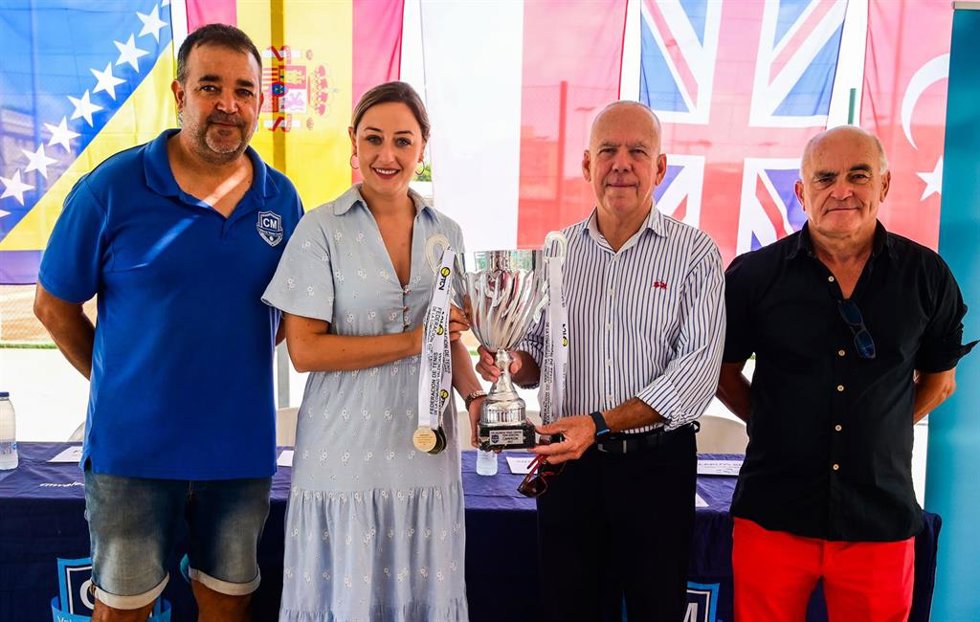 La concejala Rocío Gil asiste a la presentación de la Copa Davis Junior Valencia. Instalaciones del CM Valencia Tennis Center
