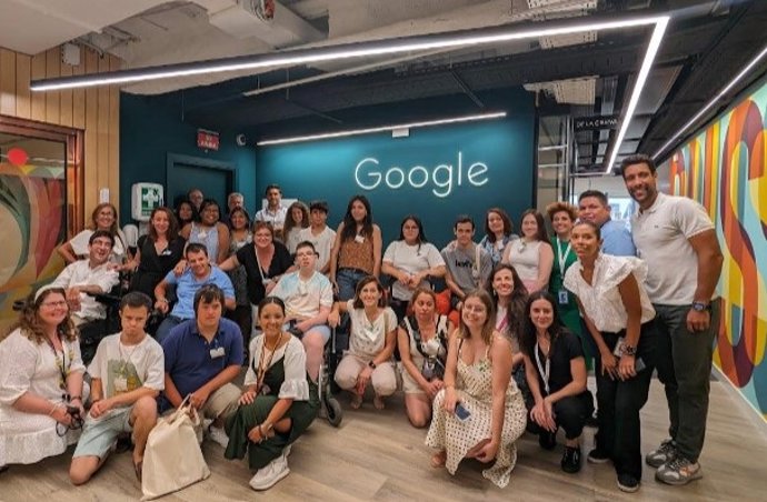 Google España invita a 12 jóvenes con dispacacidad y sus familias de Fundación Cadete para hablar sobre accesibilidad en tecnología