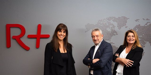 Virginia Donado,  Carlos Pérez Tenorio y Belén Martín en Restalia